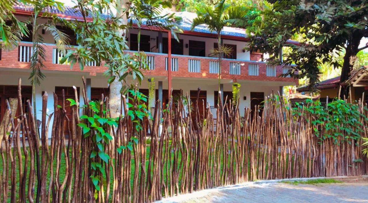 Celestial Inn Mirissa Exterior foto